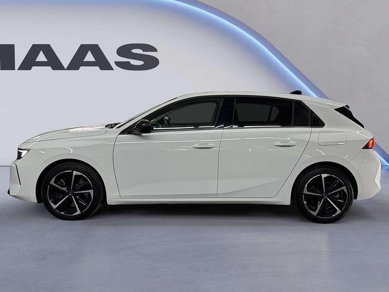 Używany Opel Astra Elegance 181 KM (133 kW) 2022 Biały Sedan/Limuzyna