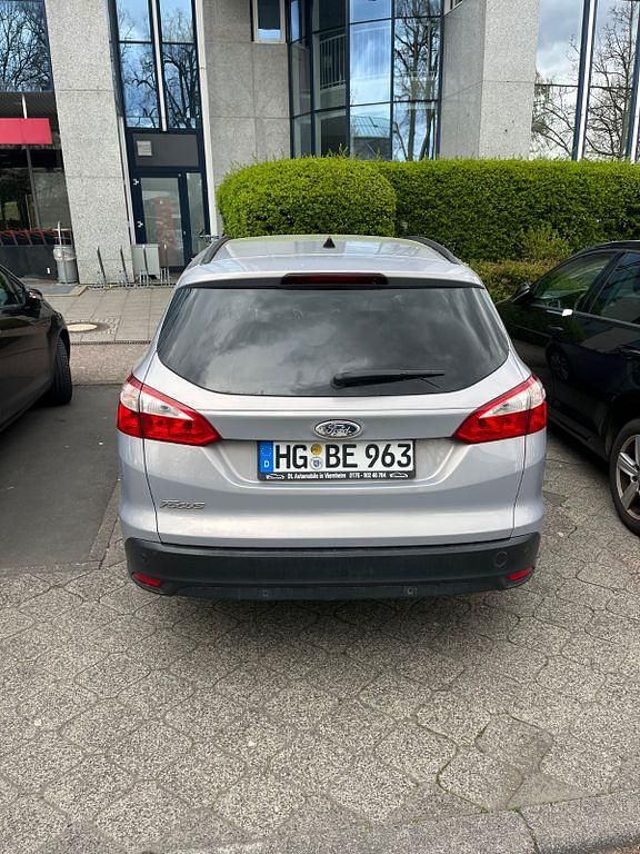 Gebraucht Ford Focus Trend 116 PS (85 kW) 2011 Grau Limousine