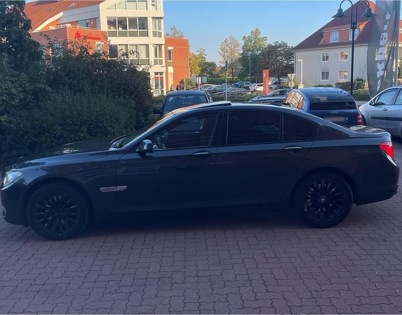 Gebraucht BMW 730 284 PS (208 kW) 2010 Schwarz Limousine