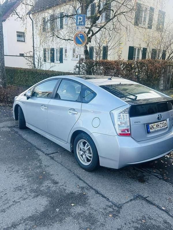 Silber Gebraucht 2010 Toyota Prius Limousine | 10.900 € (Etwas zu teuer) - Bild 1/4