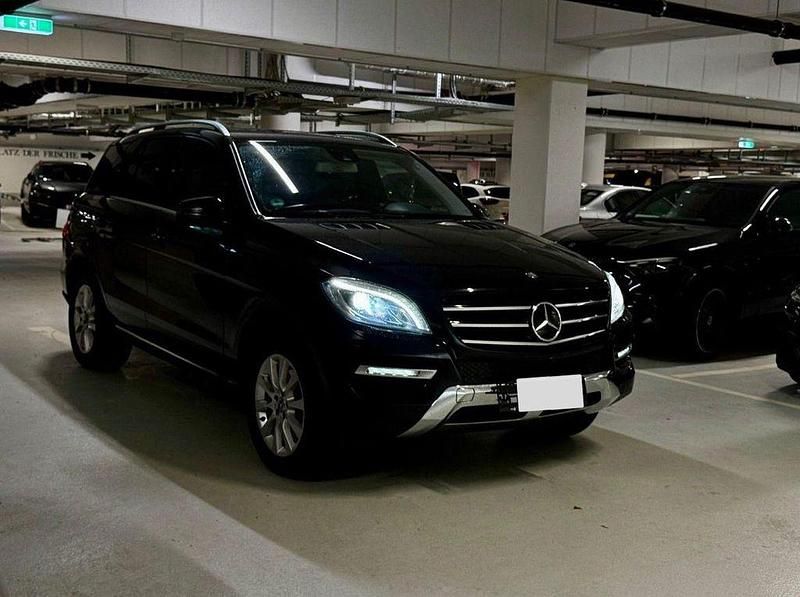Schwarz Gebraucht 2012 Mercedes ML350 SUV | 13.800 € (Fairer Preis) - Bild 1/4