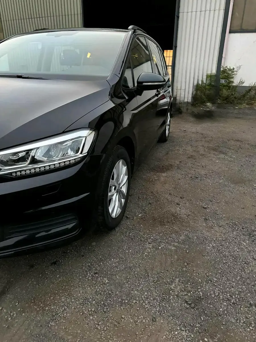 Gebraucht VW Touran 150 PS (110 kW) 2026 Schwarz Van / Kleinbus