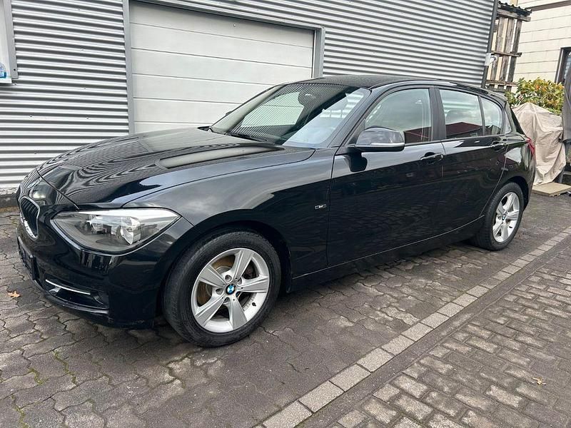 Schwarz Gebraucht 2013 BMW 118 Sport Line Kleinwagen | 7.900 € (Superpreis) - Bild 1/4