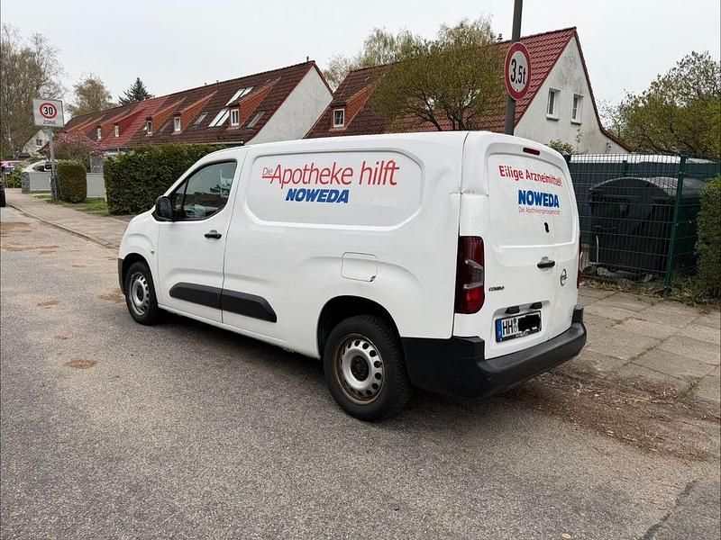 Używany Opel Combo 102 KM (75 kW) 2021 Biały Minivan