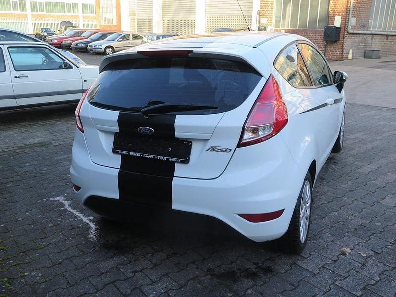 Gebraucht Ford Fiesta Trend 60 PS (44 kW) 2013 Weiß Kleinwagen