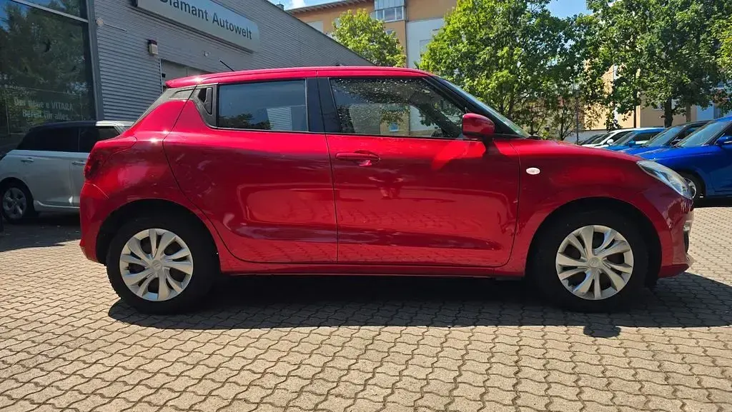 Gebraucht Suzuki Swift Club 90 PS (66 kW) 2017 Rot Kleinwagen