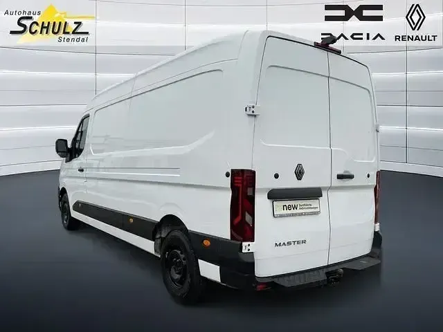 Käytetty Renault Master 170 HP (125 kW) 2024 Valkoinen Tila-auto