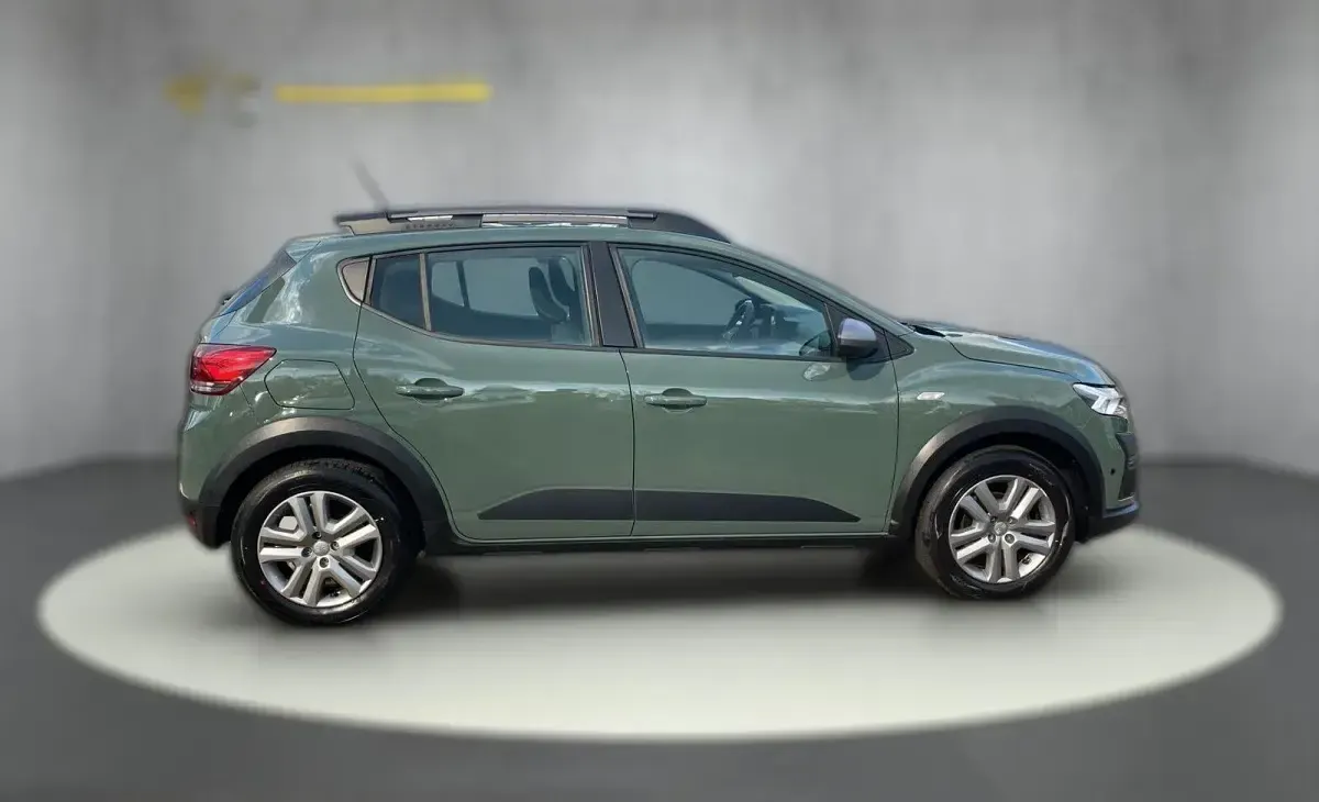 Gebraucht Dacia Sandero Expression 101 PS (74 kW) 2023 Grün