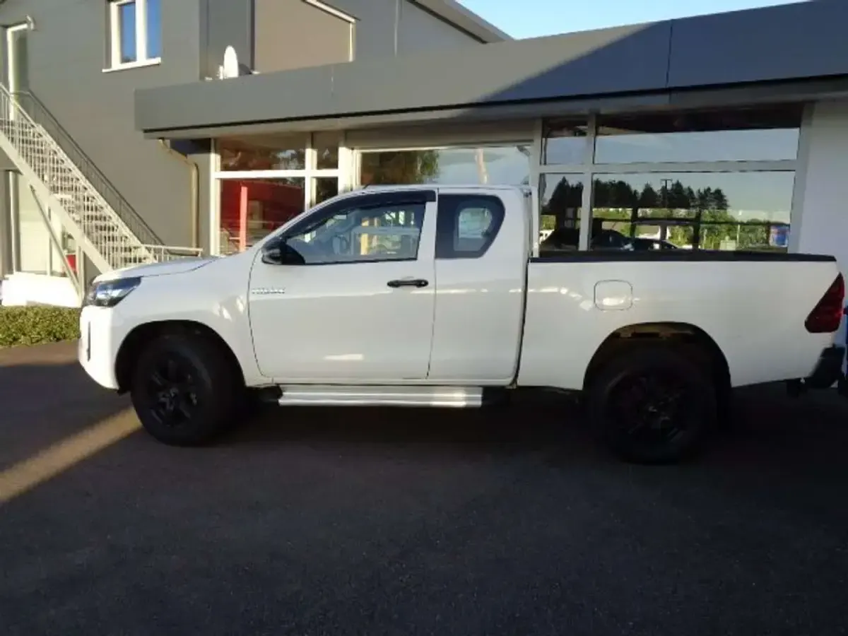 Gebraucht Toyota HiLux Cool 150 PS (110 kW) 2023 Super white 2 Pickup