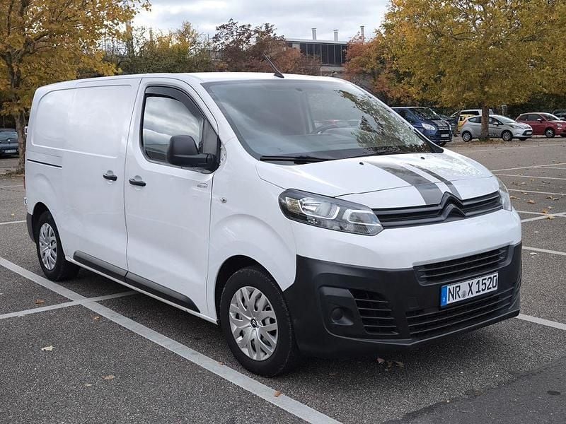 Weiß Gebraucht 2017 Citroën Jumpy Van / Kleinbus | 9.890 € (Superpreis) - Bild 1/4