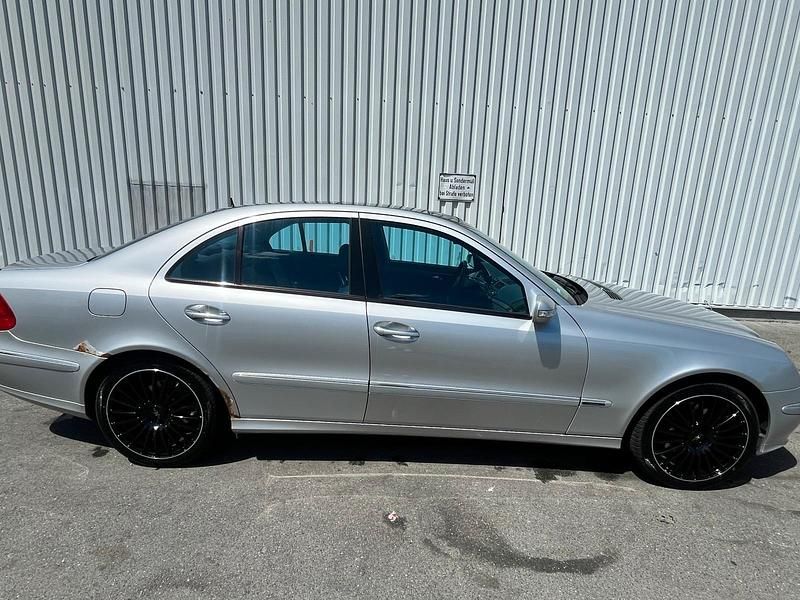 Second-hand Mercedes E320 224 CP (164 kW) 2002 Argintiu Berlinǎ
