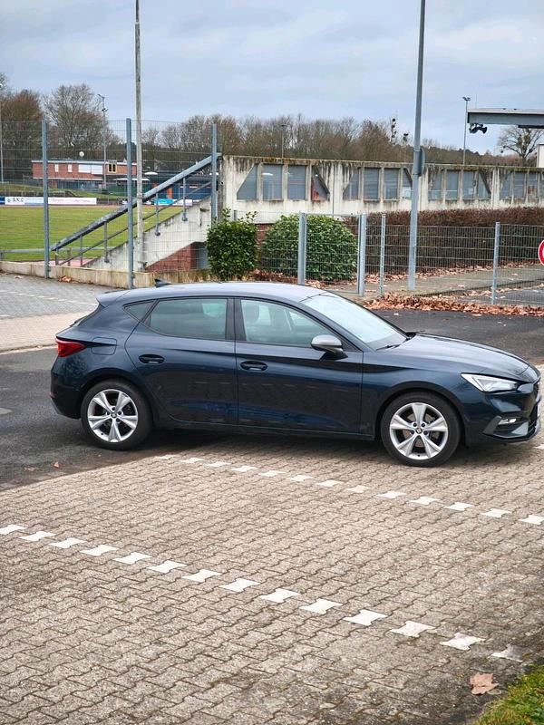 Gebraucht Seat Leon FR 150 PS (110 kW) 2022 Blau Limousine