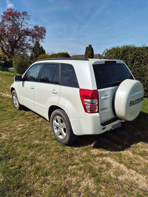 Gebraucht Suzuki Grand Vitara Comfort 129 PS (94 kW) 2012 Weiß SUV