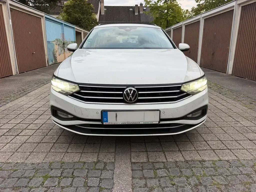 Gebraucht VW Passat 150 PS (110 kW) 2021 Weiß Limousine