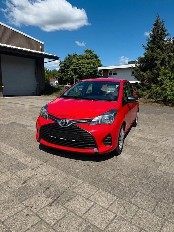 Rot Gebraucht 2015 Toyota Yaris Basis Kleinwagen | 6.300 € (Guter Preis) - Bild 1/4