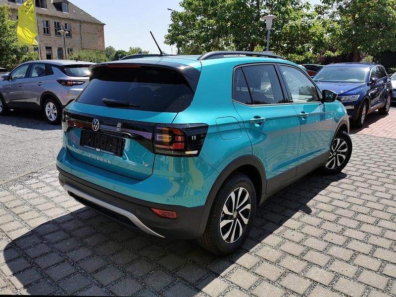 Gebraucht VW T-Cross Active 110 PS (80 kW) 2022 Makenatürkis metallic SUV