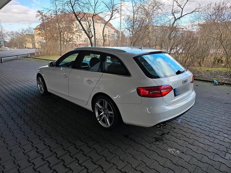 Gebraucht Audi A4 150 PS (110 kW) 2015 Weiß Kombi