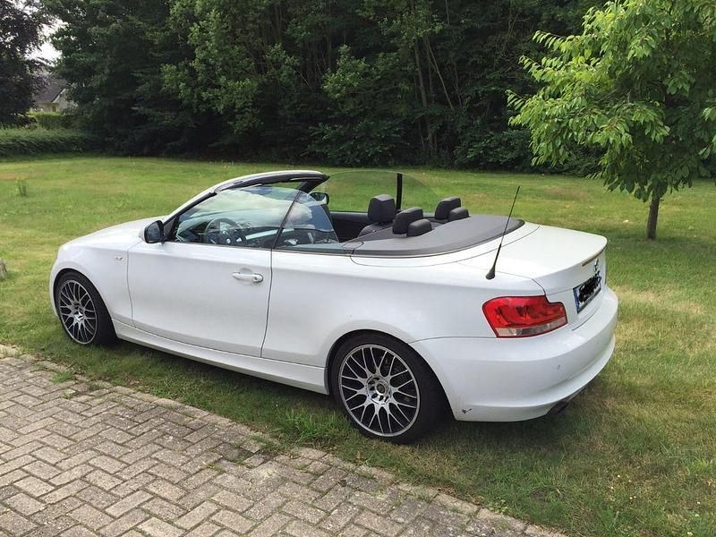 Weiß Gebraucht 2012 BMW 118 Cabriolet Sport Line Cabrio | 9.750 € (Fairer Preis) - Bild 1/4