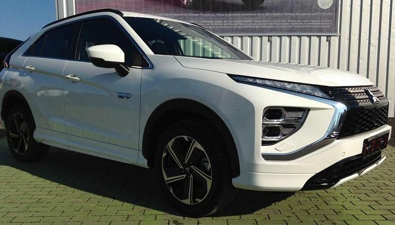 Weiß Neu 2024 Mitsubishi Eclipse Cross Plus SUV | 31.690 € - Bild 1/4