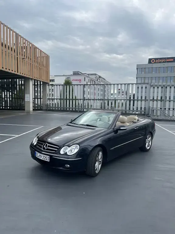 Gebraucht Mercedes CLK200 184 PS (135 kW) 2009 Schwarz Cabrio