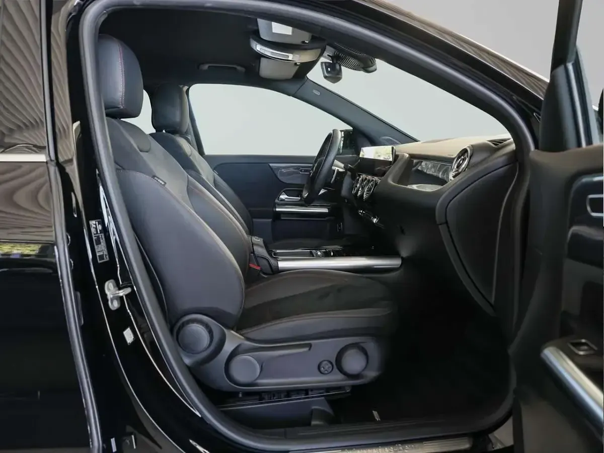 Gebraucht Mercedes GLA200 Advanced 163 PS (119 kW) 2025 Schwarz SUV