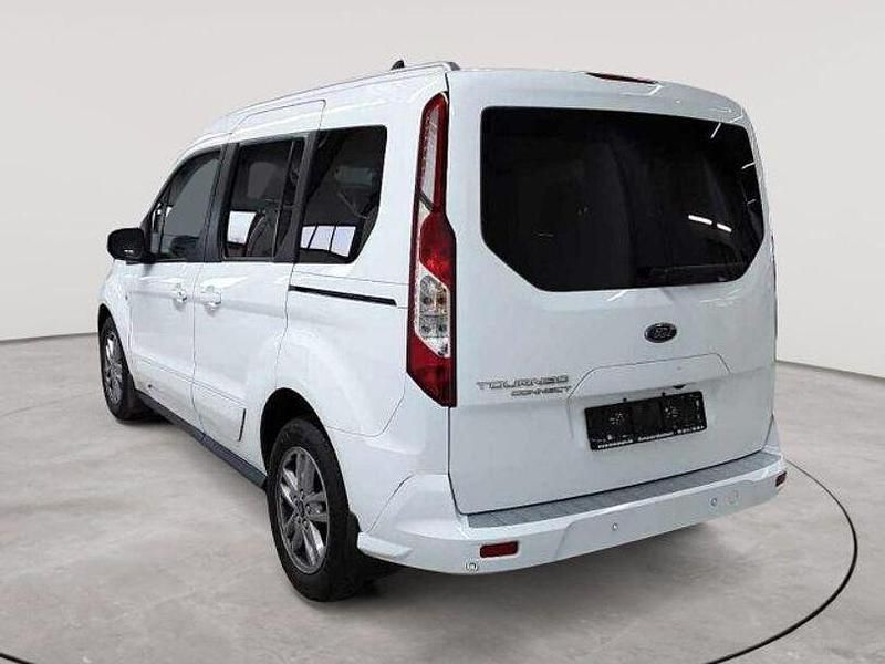 Gebraucht Ford Tourneo Titanium 120 PS (88 kW) 2021 Frostweiß Van / Kleinbus