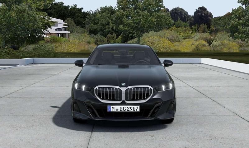 Neu BMW 540 303 PS (222 kW) 2026 Sophistograu brillanteffekt me Limousine