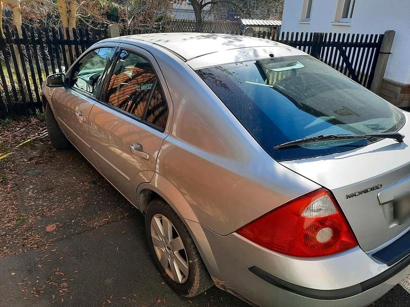 Gebraucht Ford Mondeo 125 PS (91 kW) 2004 Grau Limousine