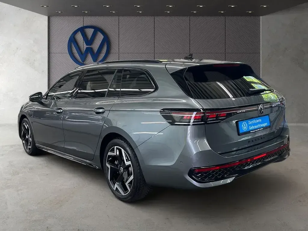 Gebraucht VW Passat R-line 272 PS (200 kW) 2025 Grau Kombi