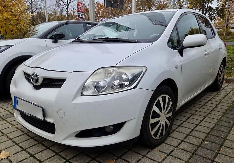 Weiß Gebraucht 2009 Toyota Auris Life Limousine | 3.500 € - Bild 1/4