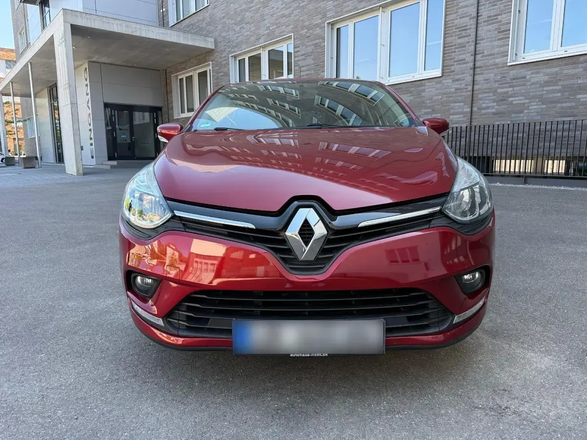 Używany Renault Clio IV Life 73 KM (53 kW) 2018 Czerwony Hatchback