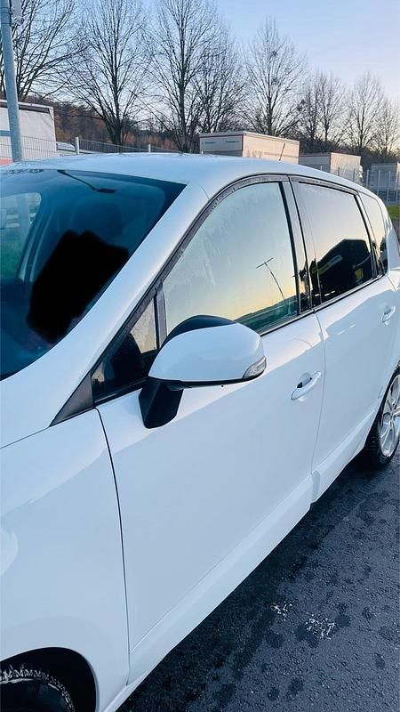 Weiß Gebraucht 2011 Renault Scénic III Van / Kleinbus | 4.500 € (Superpreis) - Bild 1/4