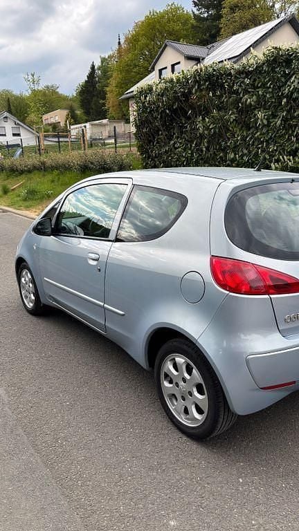 Second-hand Mitsubishi Colt Invite 95 CP (69 kW) 2006 Albastru Berlinǎ