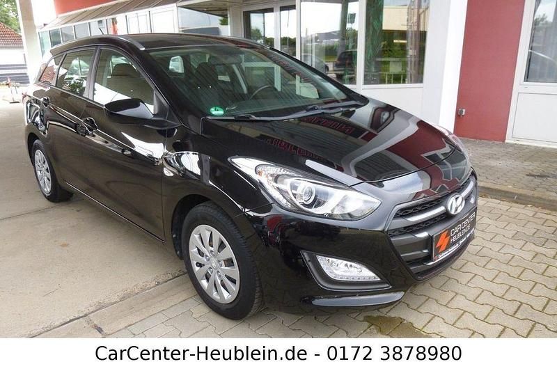 Schwarz Gebraucht 2017 Hyundai i30 Classic Kombi | 10.990 € (Fairer Preis) - Bild 1/4