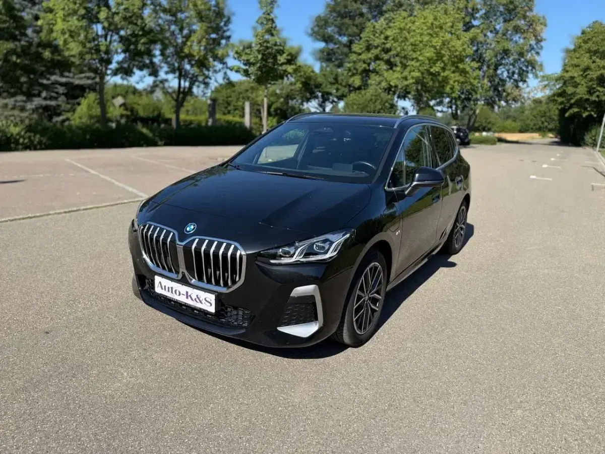 Gebraucht BMW 230 M Sport 150 PS (110 kW) 2023 Saphirschwarz Van / Kleinbus