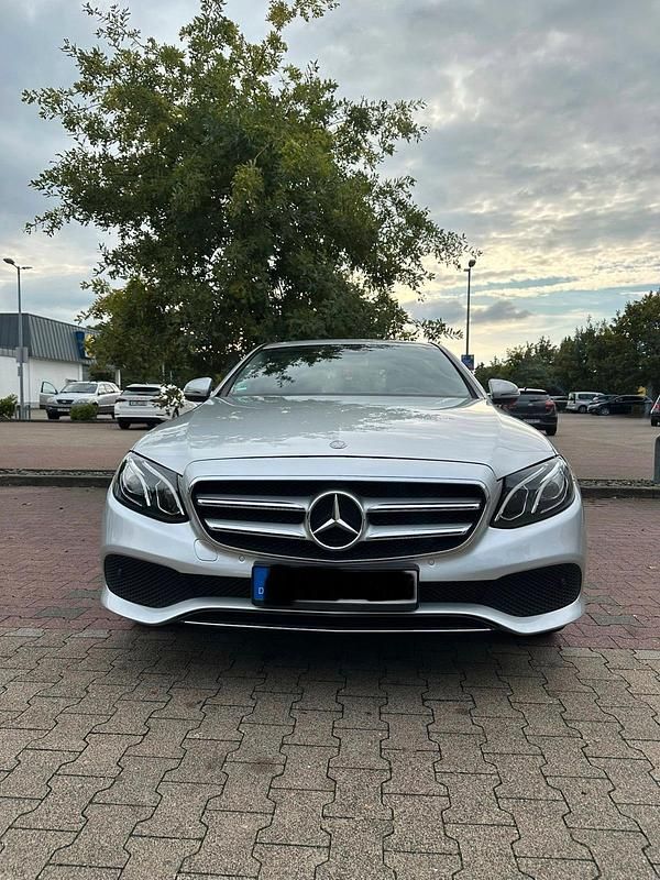 Gebraucht Mercedes E220 194 PS (142 kW) 2016 Grau Limousine