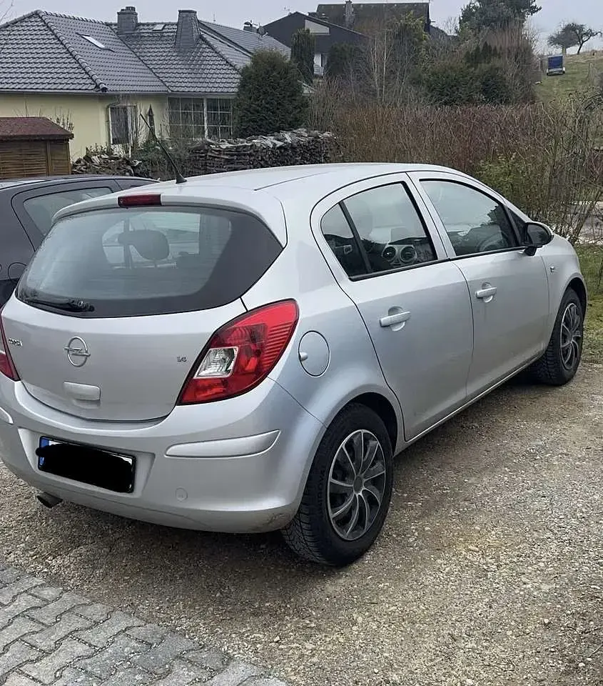 Używany Opel Corsa 90 KM (66 kW) 2008 Srebrny Hatchback