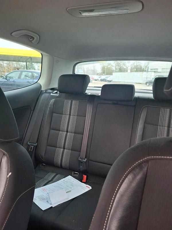 Gebraucht VW Golf VI 105 PS (77 kW) 2012 Silber Kleinwagen