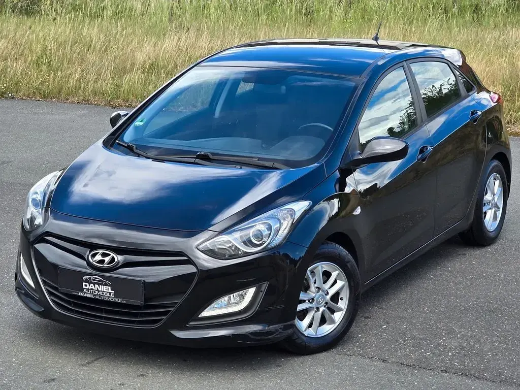 Gebraucht Hyundai i30 Edition 99 PS (72 kW) 2013 Schwarz Limousine