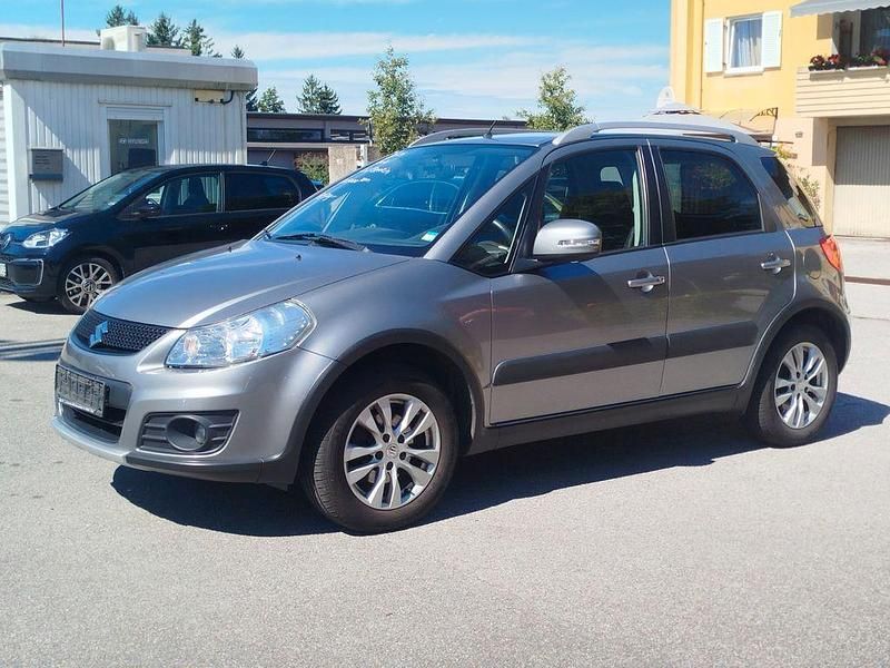 Grau Gebraucht 2015 Suzuki SX4 SUV | 8.500 € (Fairer Preis) - Bild 1/4