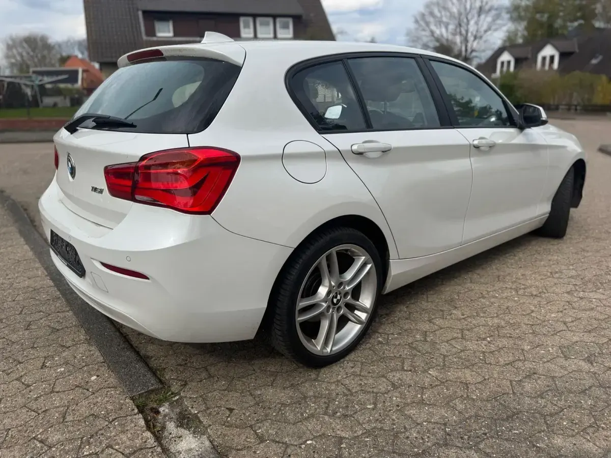Gebraucht BMW 116 Advantage 109 PS (80 kW) 2015 Weiß Kleinwagen