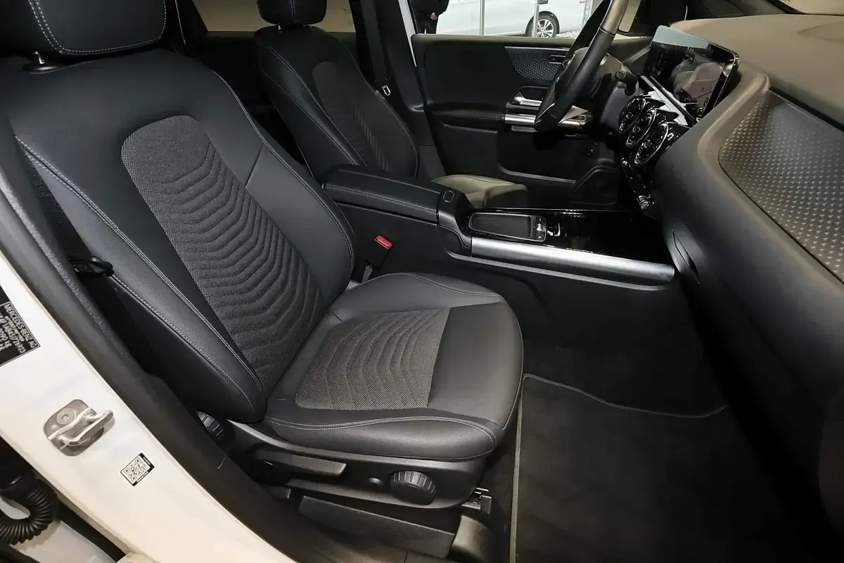 Gebraucht Mercedes B180 Night 116 PS (85 kW) 2025 Unilack polarweiß Kleinwagen