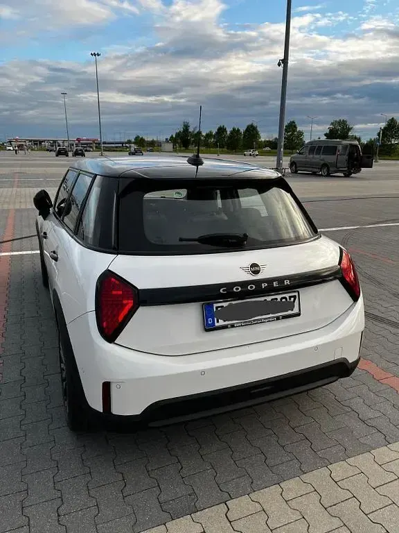 Gebraucht Mini Cooper Classic 156 PS (114 kW) 2024 Weiß Kleinwagen
