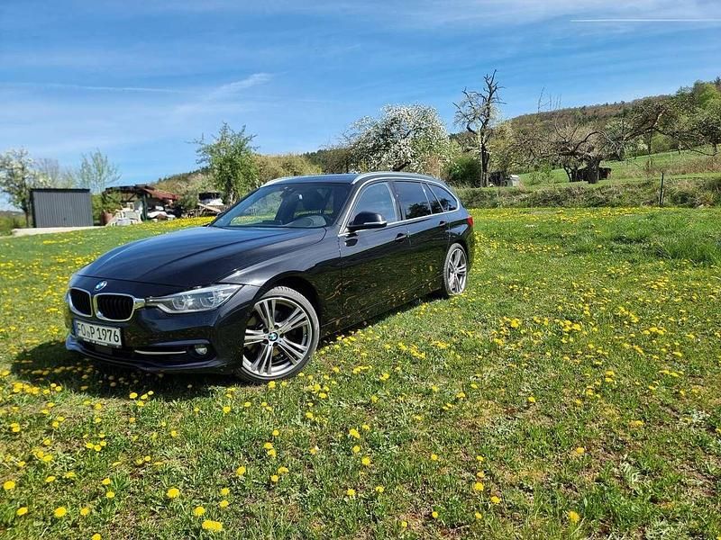 Schwarz Gebraucht 2017 BMW 330 Sport Line Kombi | 17.850 € (Fairer Preis) - Bild 1/4