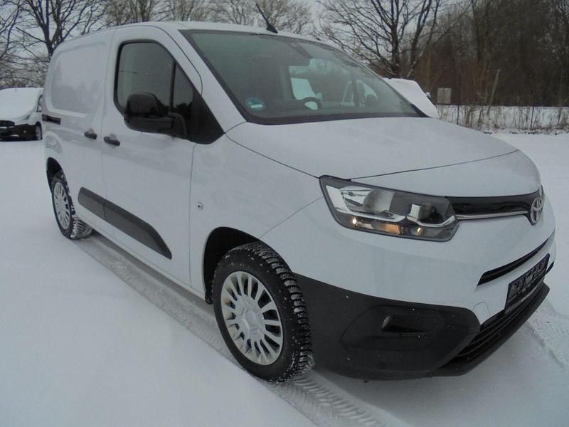 Gebraucht Toyota Proace City City 102 PS (75 kW) 2024 Weiß Van / Kleinbus