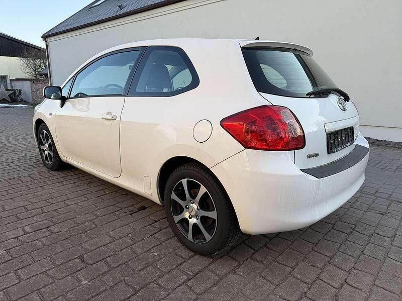 Gebraucht Toyota Auris Basis 101 PS (74 kW) 2009 Super white 2 Kleinwagen