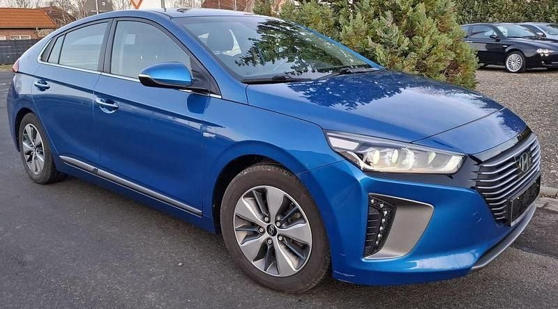 Blau Gebraucht 2018 Hyundai Ioniq Style Kleinwagen | 10.990 € (Guter Preis) - Bild 1/4