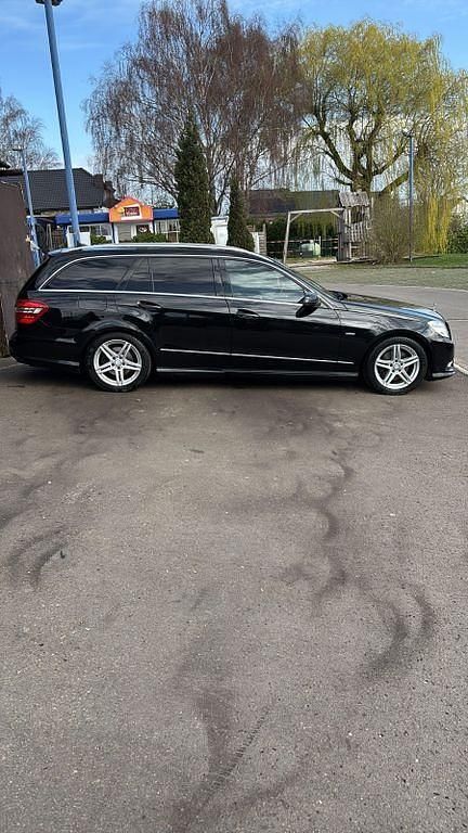 Gebraucht Mercedes E350 Avantgarde 265 PS (194 kW) 2011 Schwarz Kombi