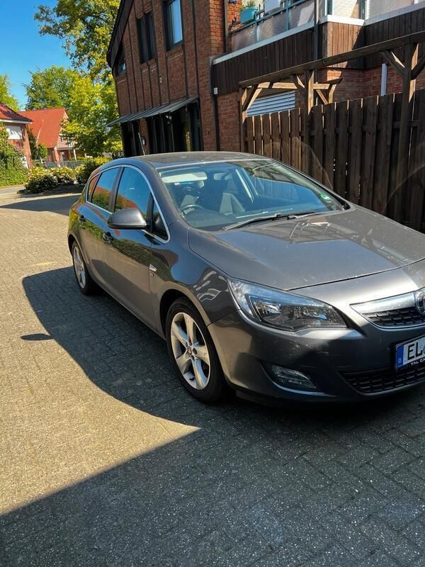 Grau Gebraucht 2012 Vauxhall Astra Limousine | 3.300 € - Bild 1/4