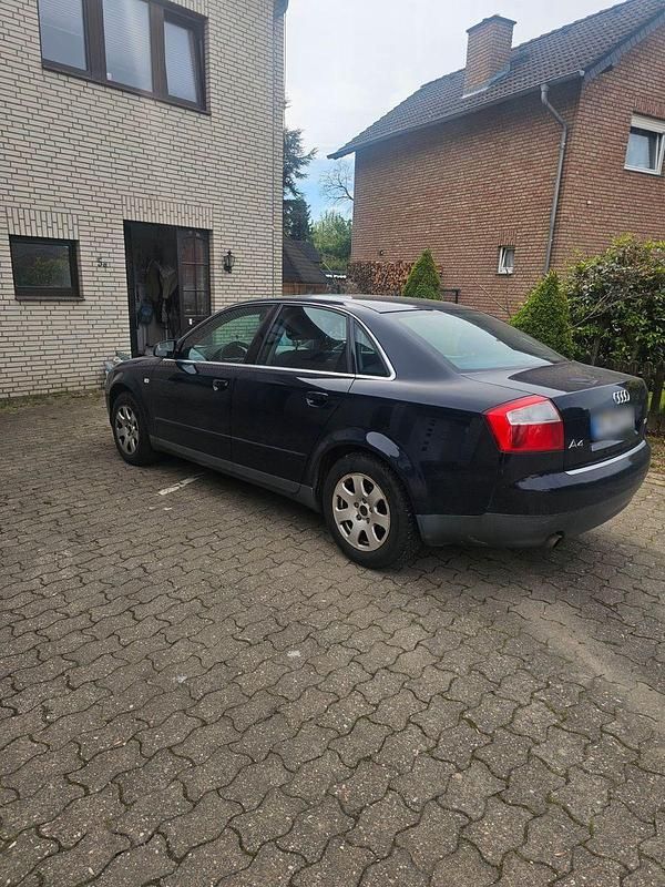 Second-hand Audi A4 131 CP (96 kW) 2001 Albastru Berlinǎ